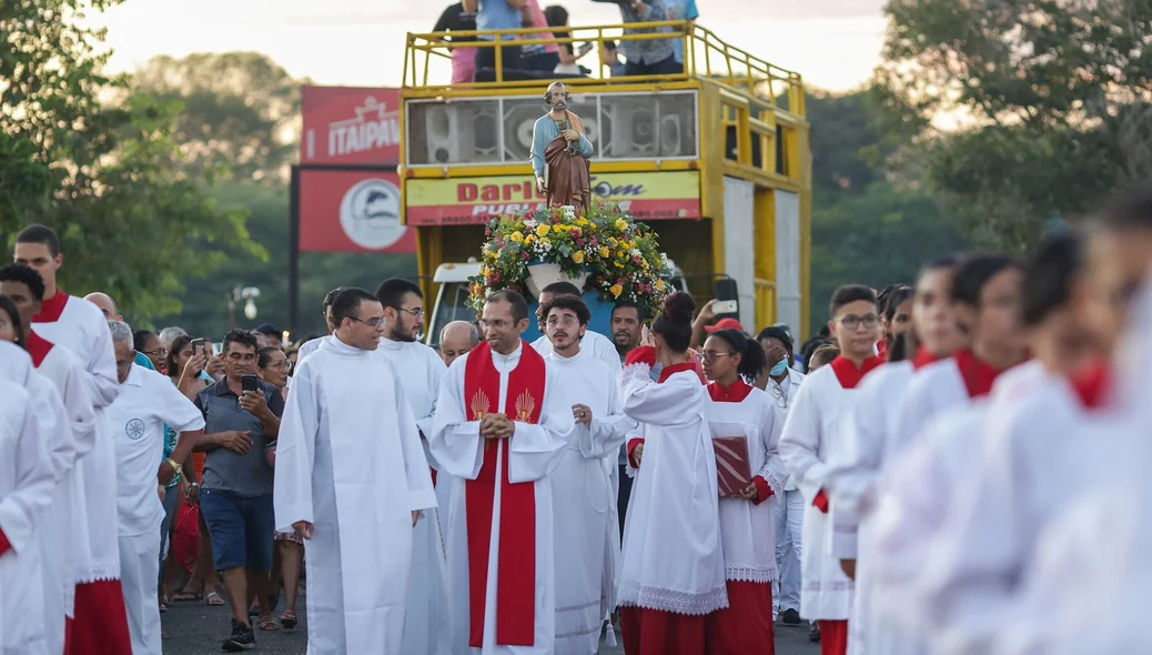 Moradores do Poti Velho acompanham festejo