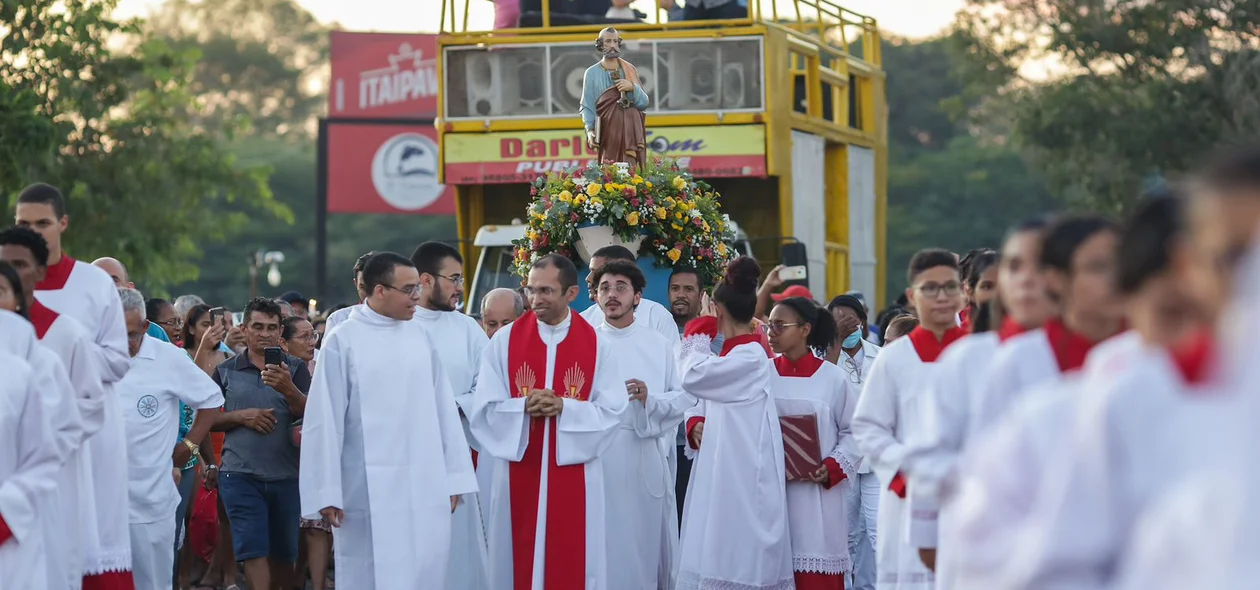 Moradores do Poti Velho acompanham festejo