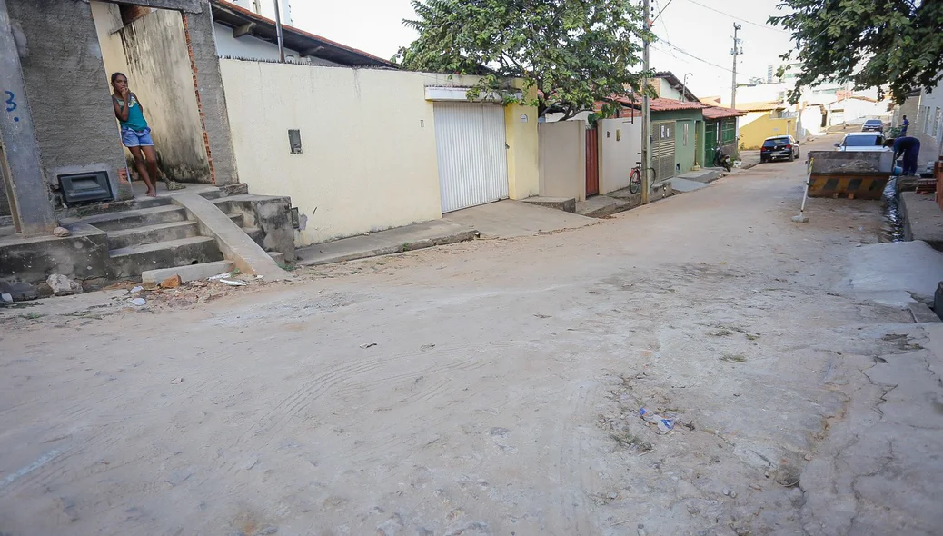 Moradores reclamam da poeira causada por obra da empresa Águas de Teresina