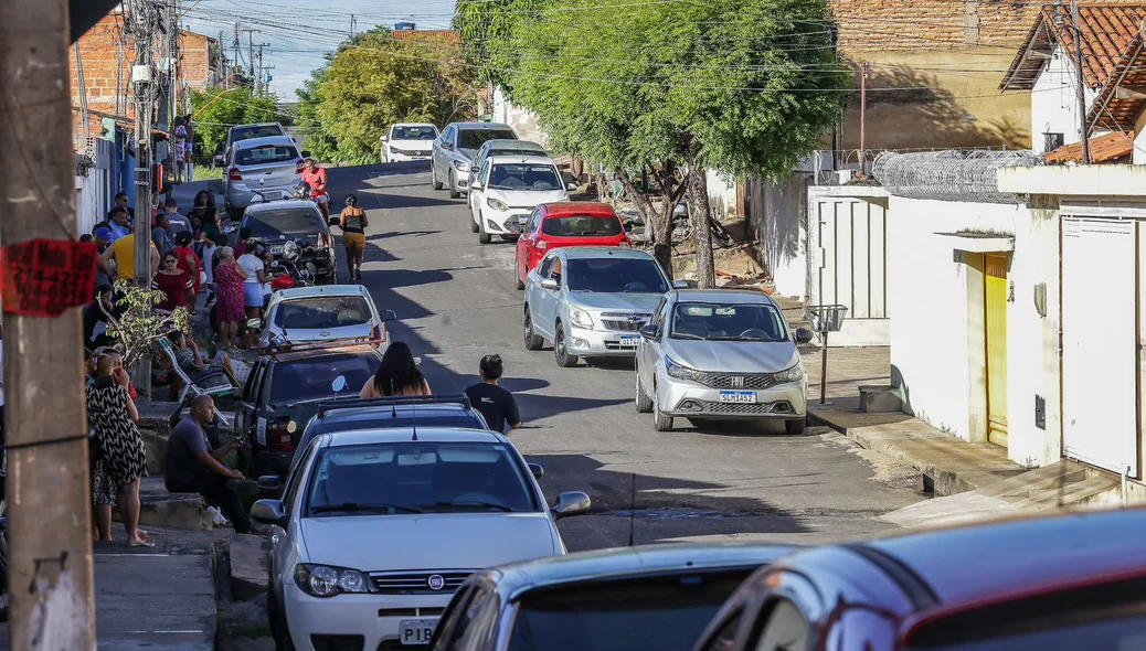 Na rua onde ocorreu o velório
