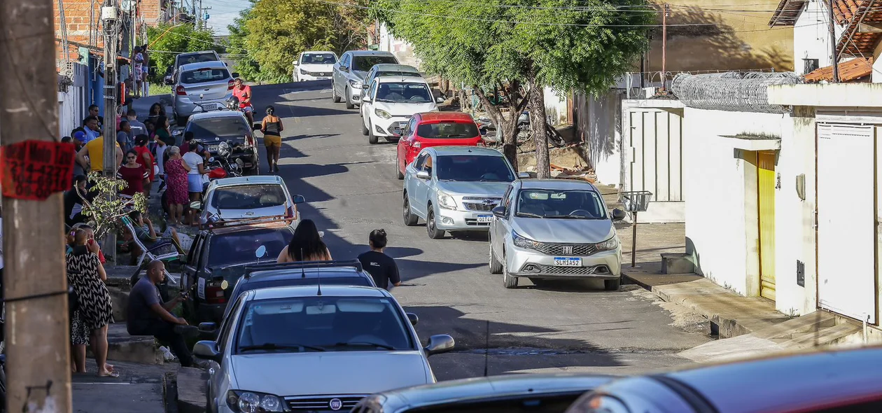 Na rua onde ocorreu o velório