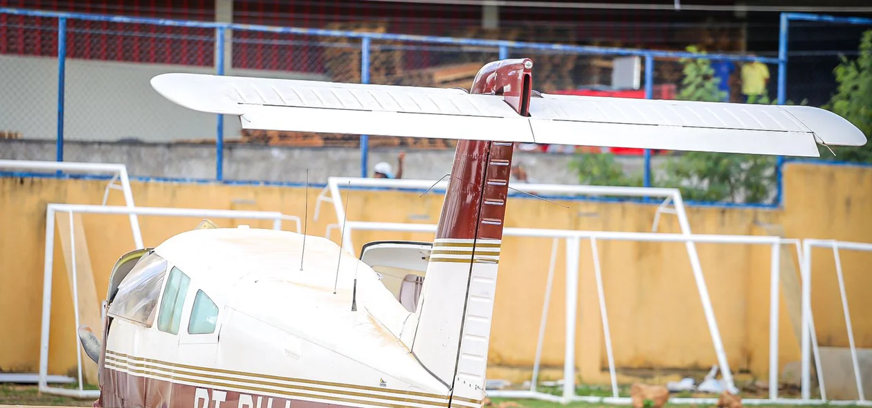 No momento da queda, havia cinco tripulantes na aeronave