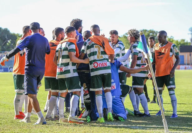 O Altos abriu vantagem de dois gols, mas perdeu