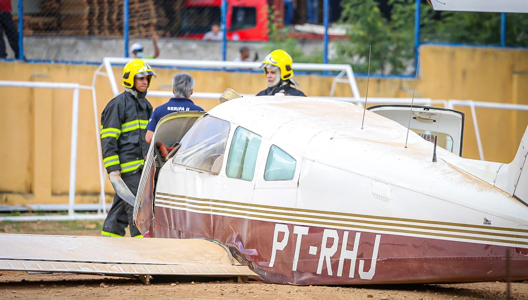 O aviao continha cinco pessoas