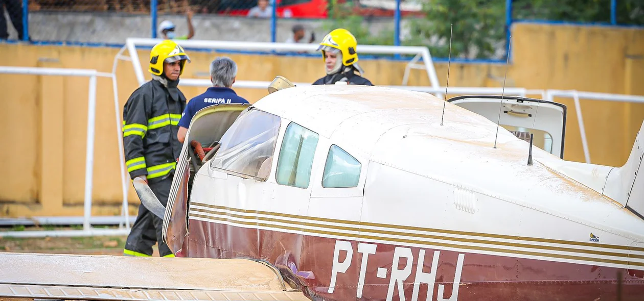 O aviao continha cinco pessoas