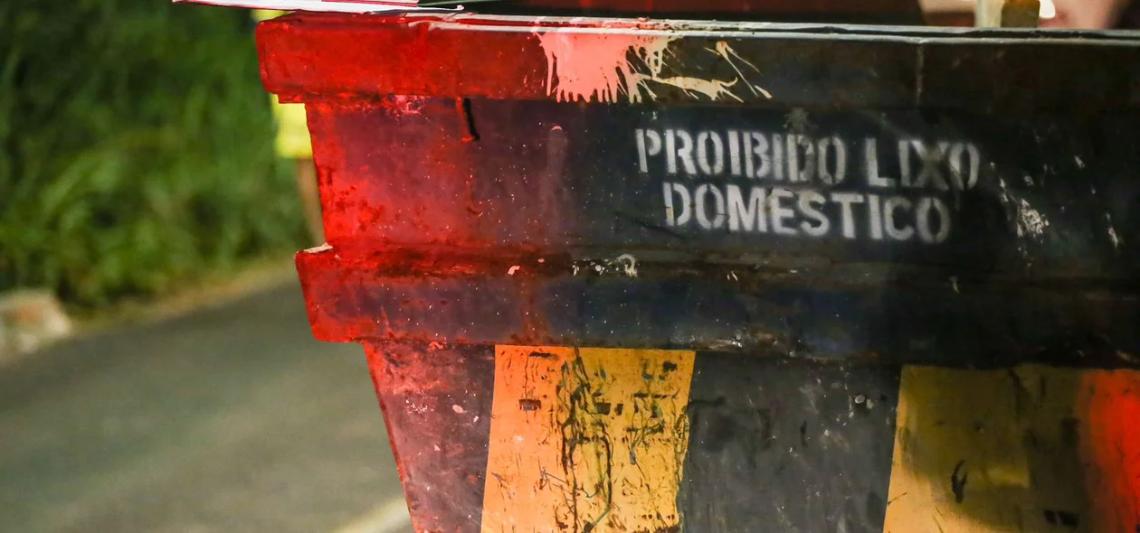 O contêiner de entulho estava na pista