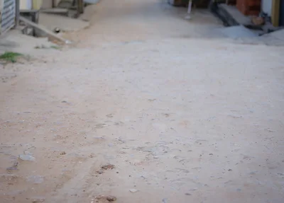 Obra mal acabada realizada pela empresa Águas de Teresina