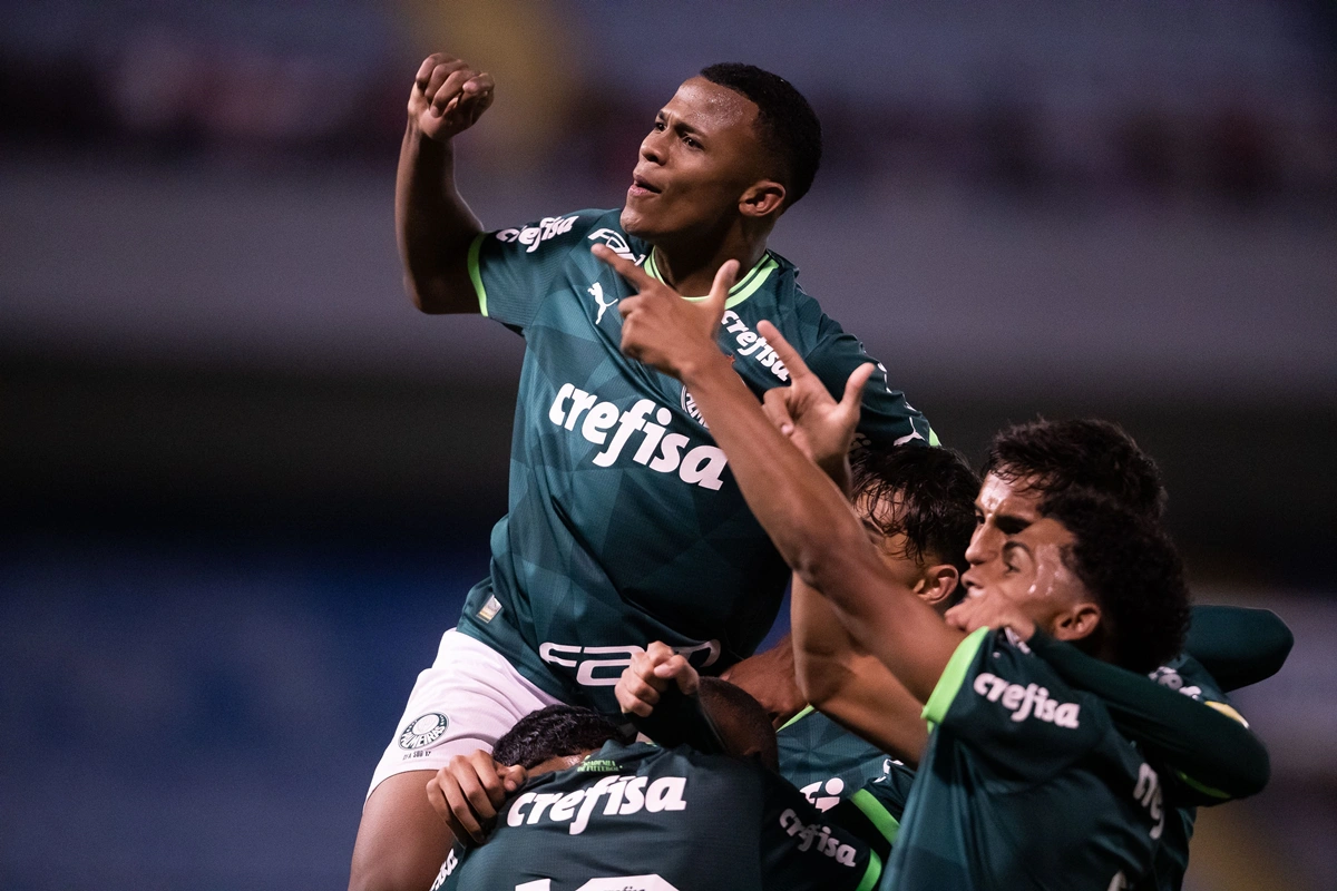 Palmeiras goleou o Athletico-PR por 4 a 1