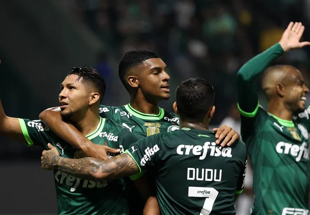 Palmeiras vence por 3 a 1 o Coritiba na nona rodada do Brasileirão