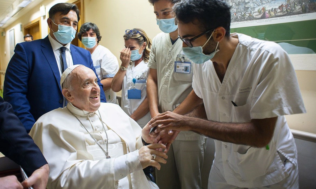Papa Francisco recebeu alta nesta sexta (16)