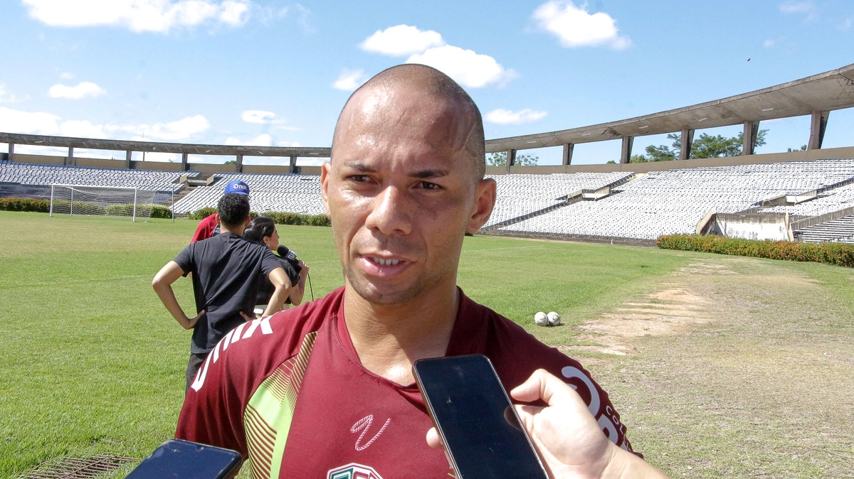 Paulinho, lateral-esquerdo do Fluminense-PI