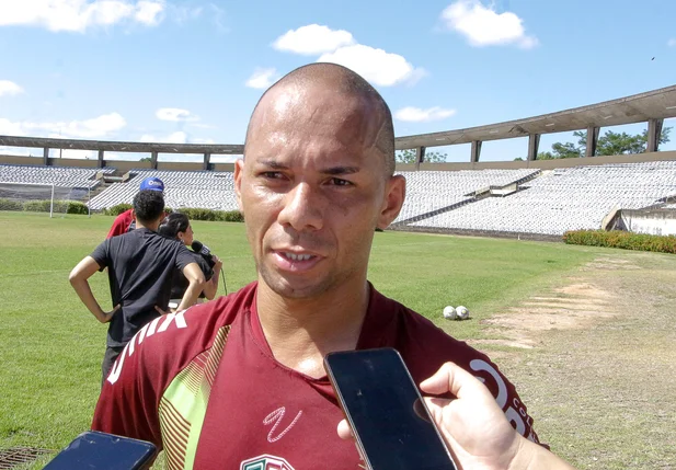 Paulinho, lateral-esquerdo do Fluminense-PI