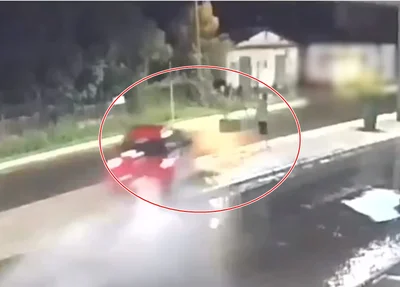 Pedestre escapa de ser atropelado por carro desgovernado em Esperantina