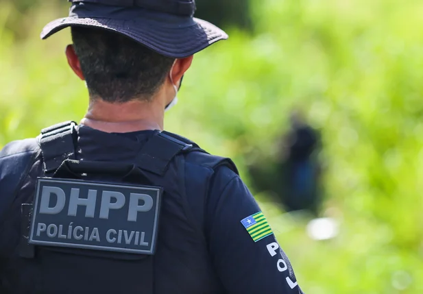 Policiais do DHPP iniciaram as investigações no local do crime