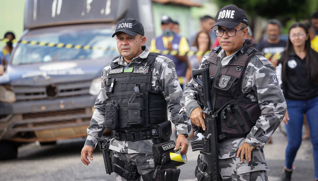Policiais do RONE