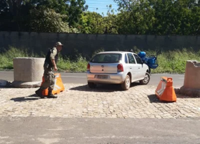 Policiais socorrem gestante ao hospital em Teresina