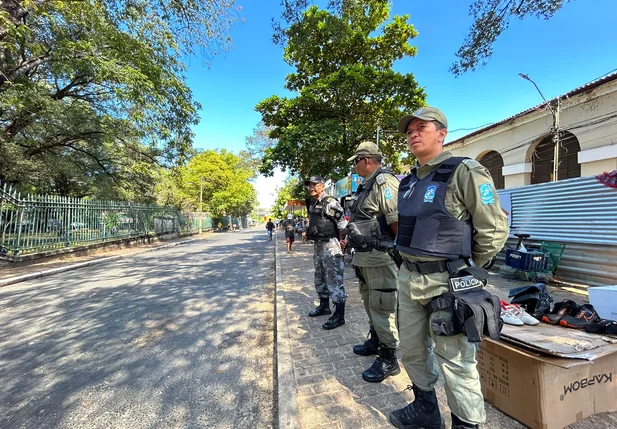 Policial Militar refoçando segurança no centro de Teresina