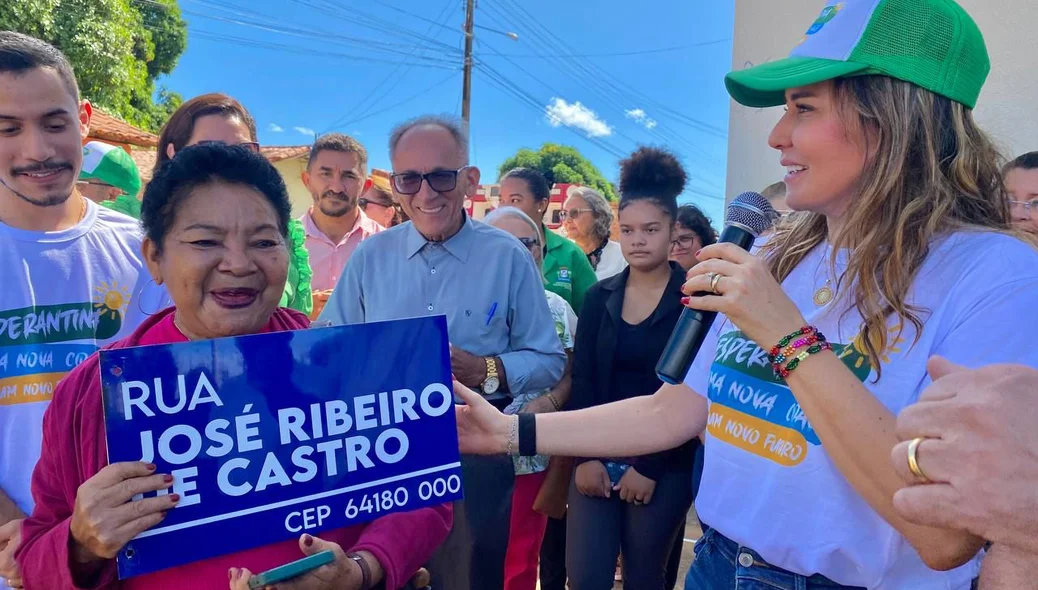 Prefeita Ivanária entrega obras