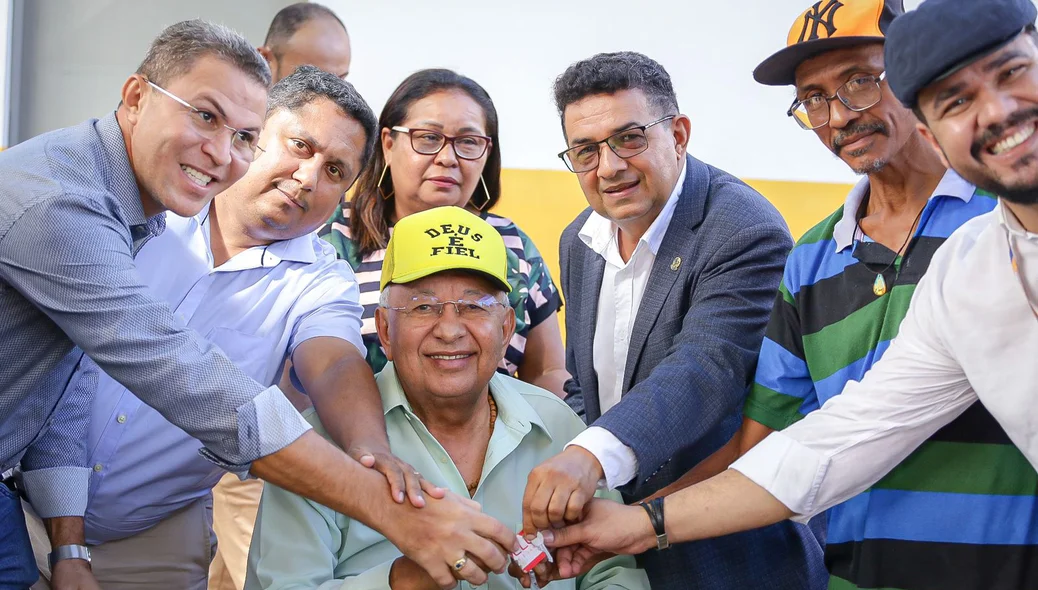 Prefeito Dr. Pessoa entrega casas para comunidade da zona norte de Teresina