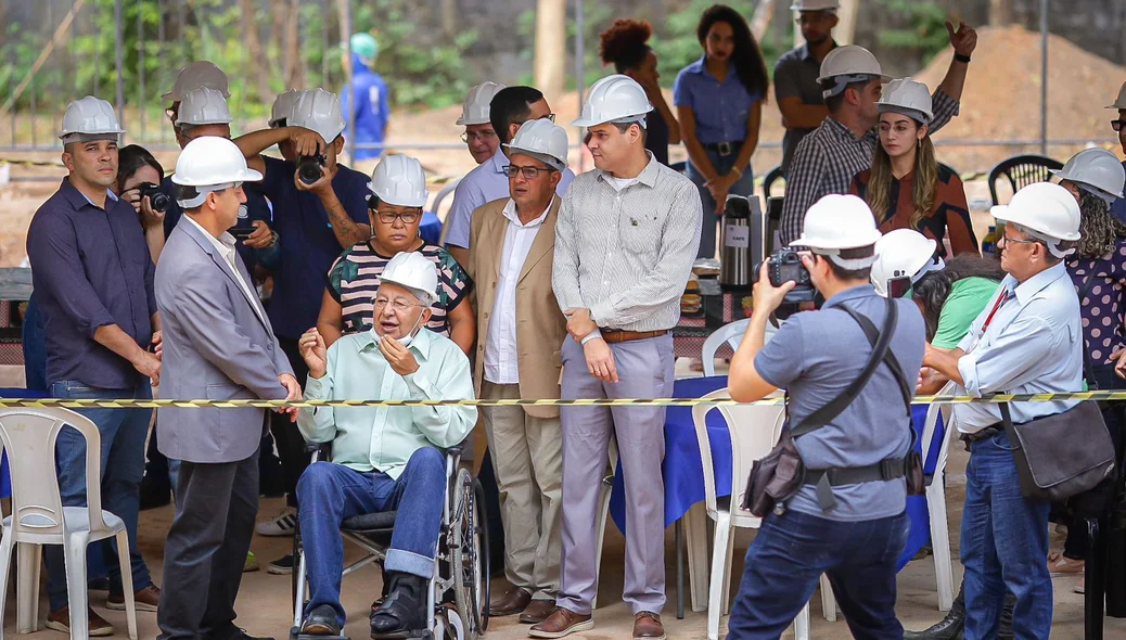 Prefeito Dr. Pessoa visita obra na zona Norte de Teresina