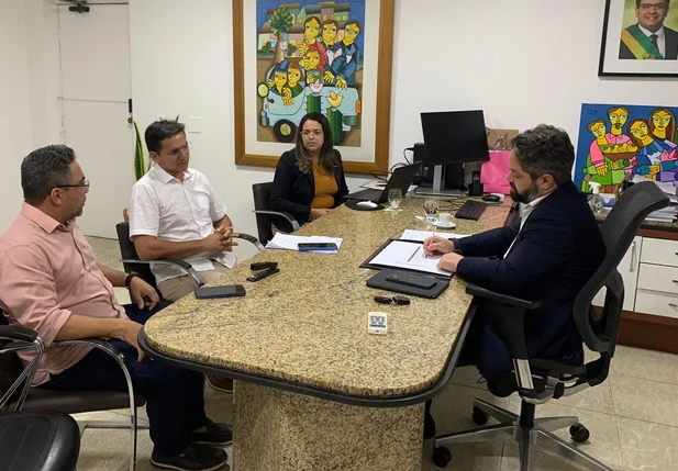 Prefeito Hilton Gomes define prioridades de investimentos para Jatobá