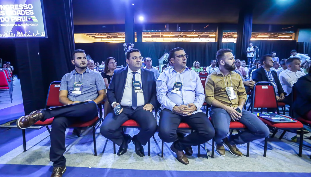 Prefeito Toninho da Caridade participou do congresso