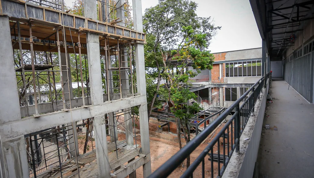 Prefeito visita escola 15 de Outubro