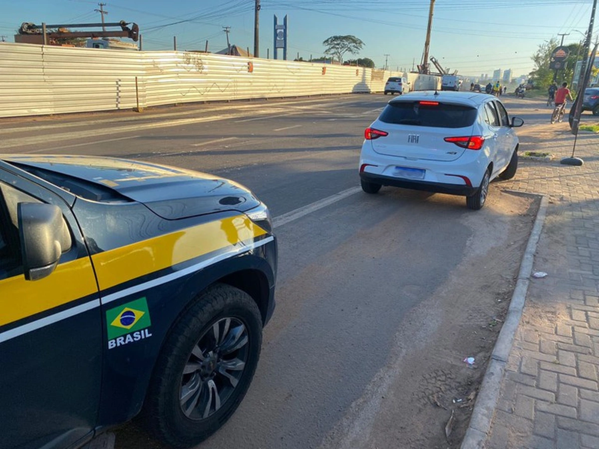 PRF recupera carro furtado de locadora há 6 meses em Teresina