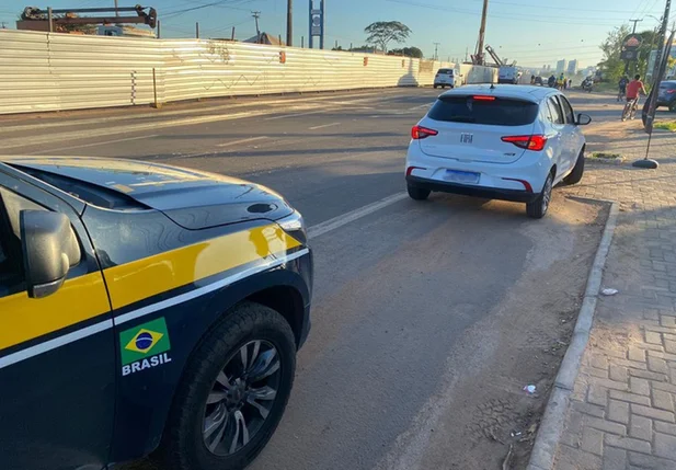 PRF recupera carro furtado de locadora há 6 meses em Teresina
