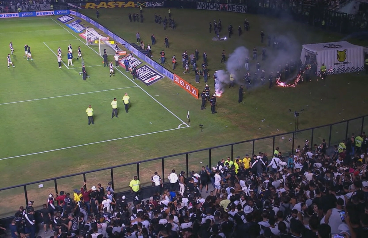 Protestos em São Januário após derrota do Vasco contra o Goiás