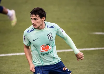 Raphael Veiga em treino com a seleção brasileira