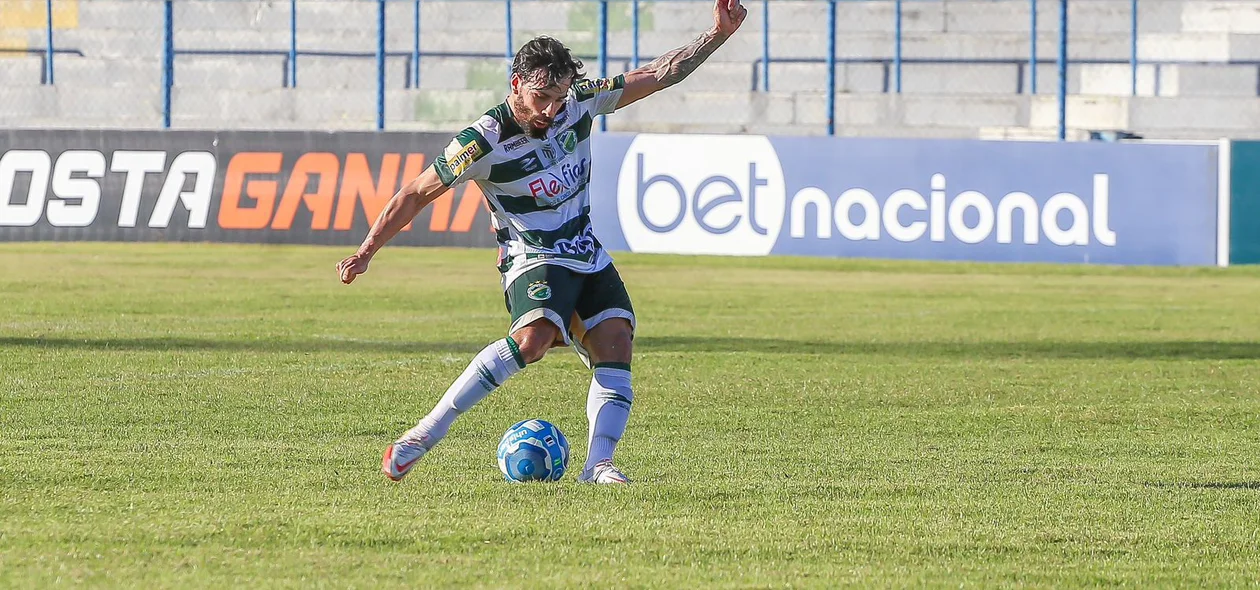 Raul bate falta venenosa para o Altos