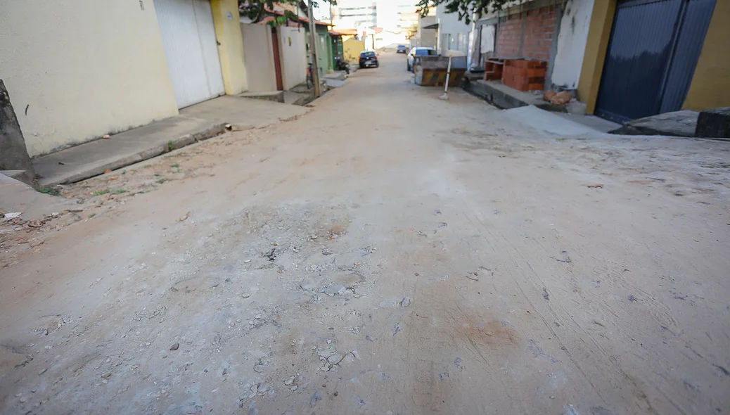 Rua danificada pela empresa Águas de Teresina