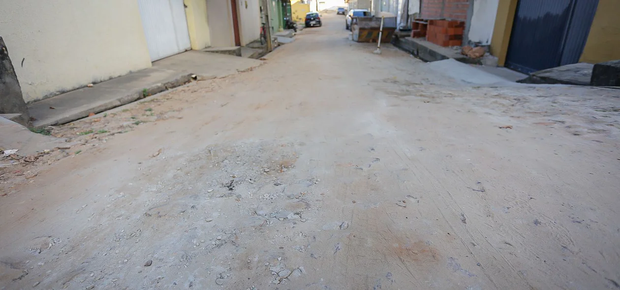 Rua danificada pela empresa Águas de Teresina