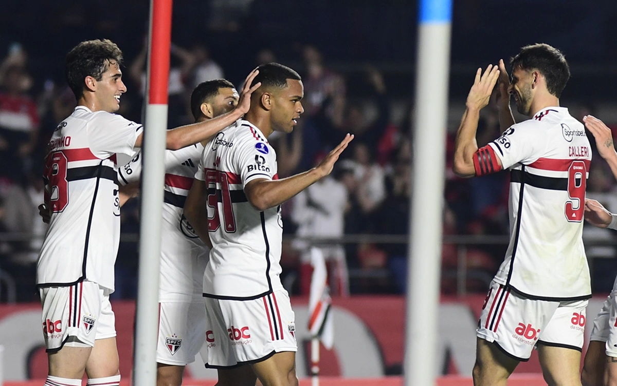 São Paulo venceu o Tigre por 2 a 0 e garantiu vaga na oitavas