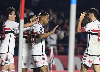 São Paulo venceu o Tigre por 2 a 0 e garantiu vaga na oitavas