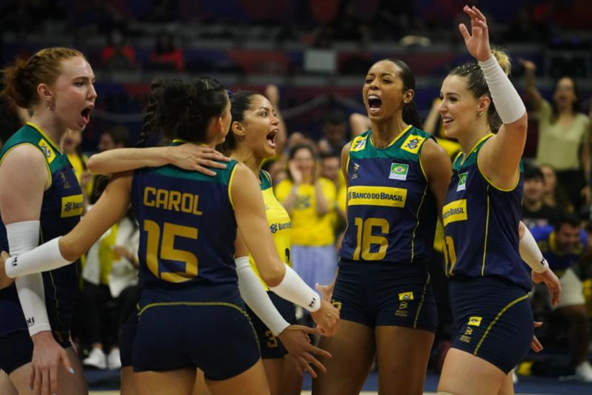Seleção brasileira feminina de vôlei perdeu para os EUA por 3 sets a 0