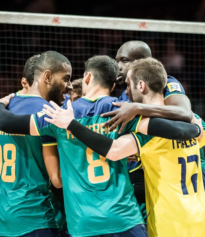 Em jogo eletrizante, Brasil vence Itália no tie-break e sobe na