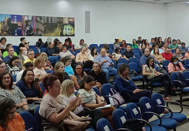Semec participa de curso educação básica pública sobre financiamento