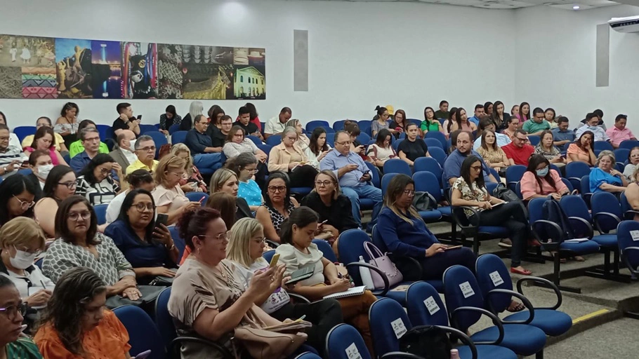 Semec participa de curso educação básica pública sobre financiamento