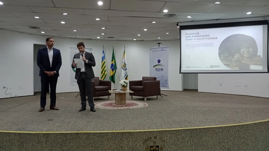 Semec participa de curso educação básica pública sobre financiamento