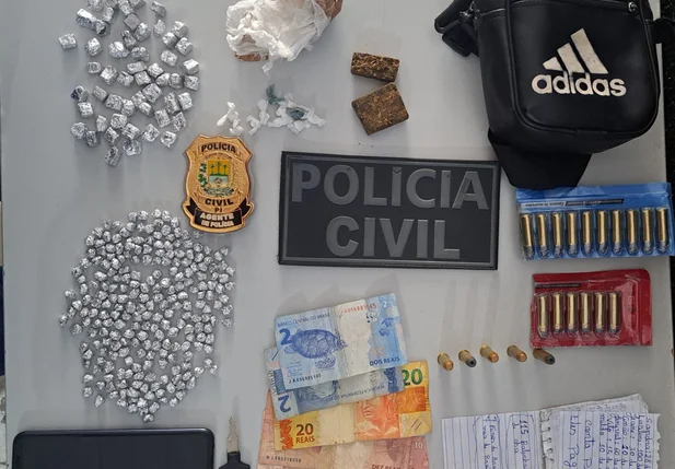 Suspeito também foi autuado em flagrante por tráfico de drogas