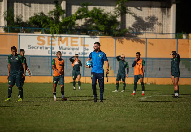 Técnico Luan Carlos comanda primeiro treino com o elenco do Altos