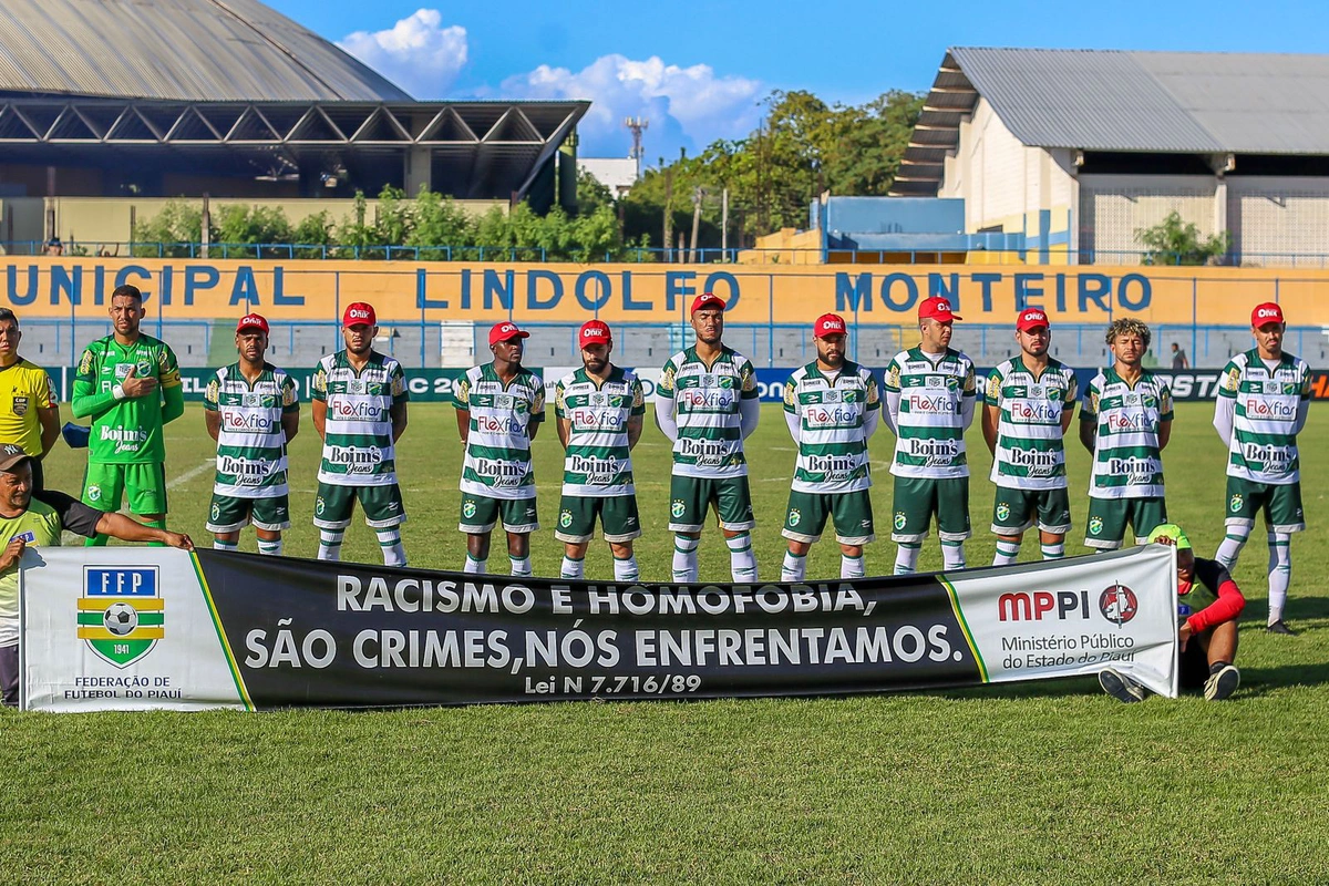 Time do Altos para o jogo contra o CSA