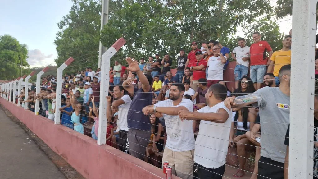 Torcedores acompanharam a partida