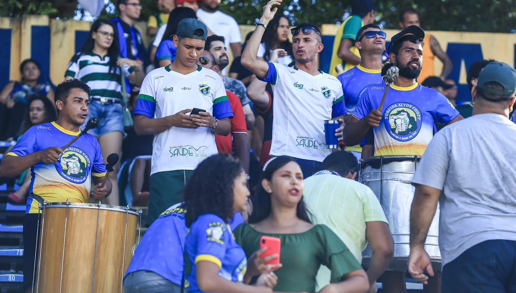 Torcida do Altos compareceu ao estádio