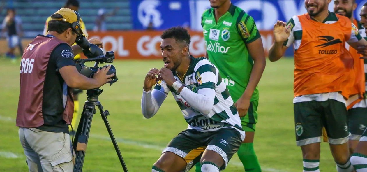 Vavá marcou para o Altos