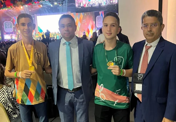 Vera Mendes se destaca em cerimônia nacional OBMEP com 5 alunos premiados e 2 medalhas de ouro