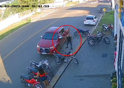 Vídeo mostra empresário puxando dono de oficina pelo braço