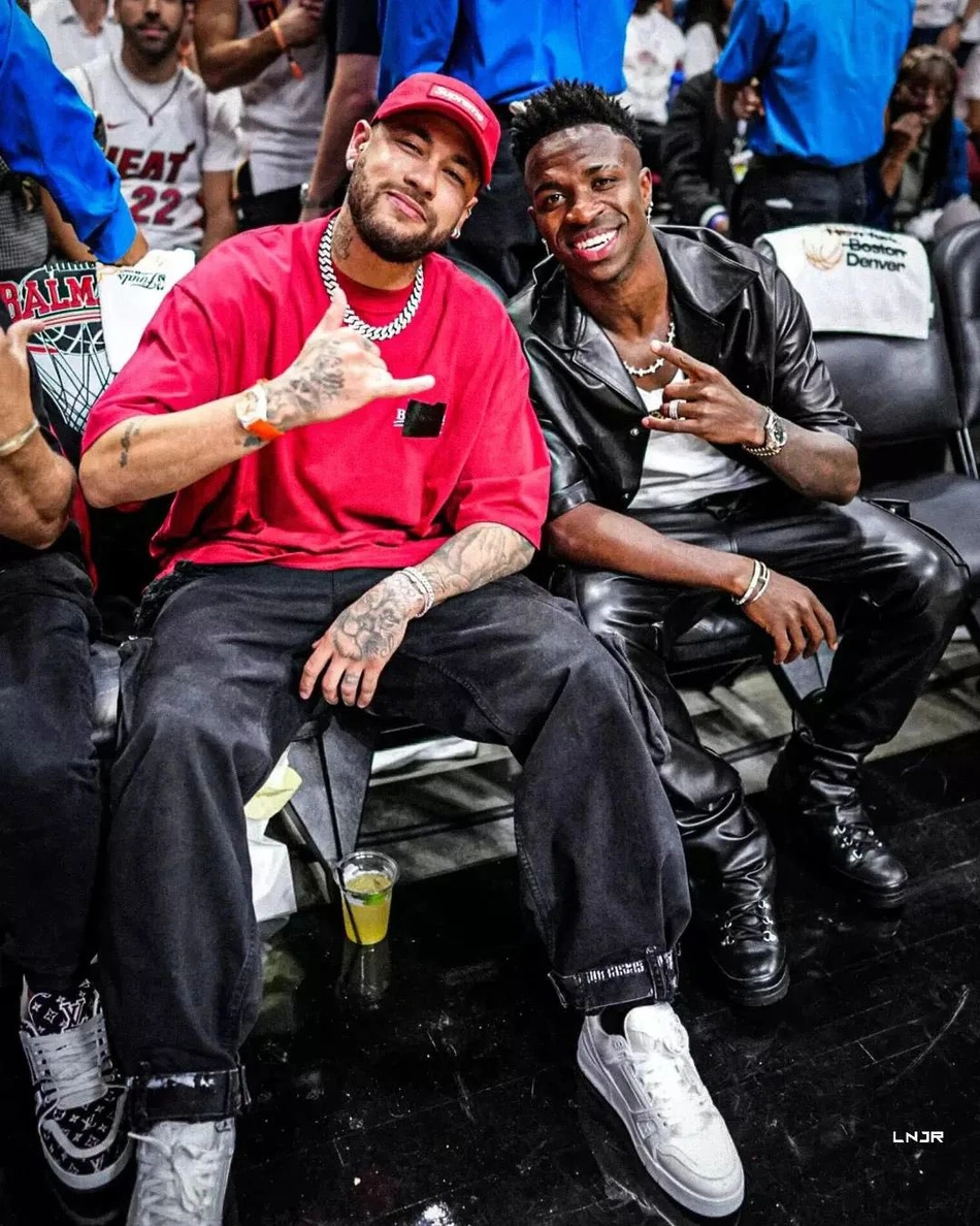 Vini e Neymar estavam no Kaseya Center